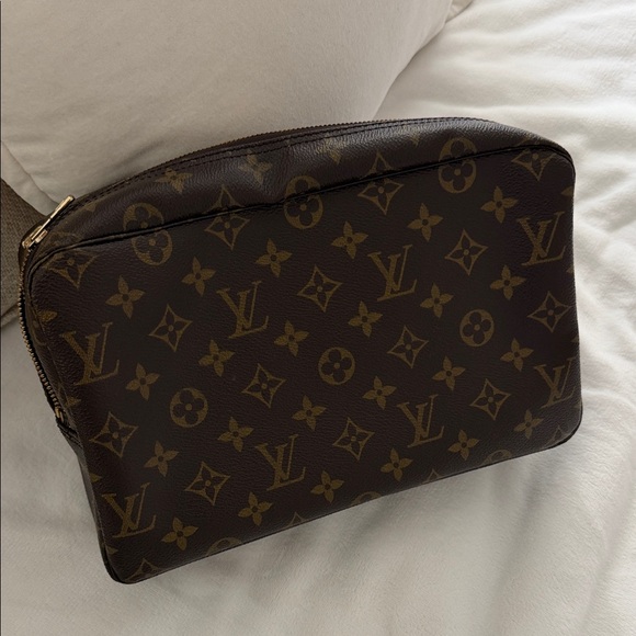 Louis Vuitton Accessories - Louis Vuitton Dark Brown Monogram Toiletry Bag